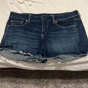 Medium waist jean shorts